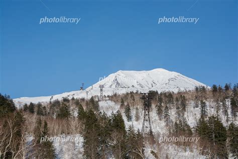 春の晴れた日の雪山の山頂 旭岳 写真素材 6980628 フォトライブラリー Photolibrary