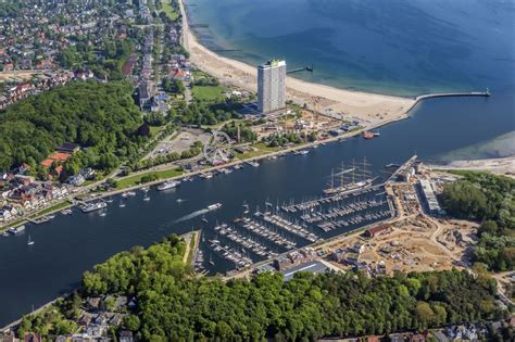 Luftaufnahme Lübeck Meeres Küste der Nordsee und Verlauf der Trave in