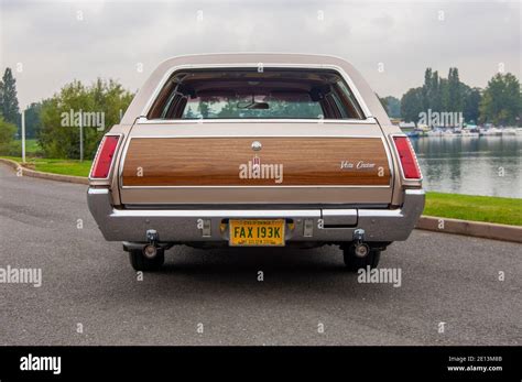 Oldsmobile Vista Cruiser Classic American Woody Station Wagon