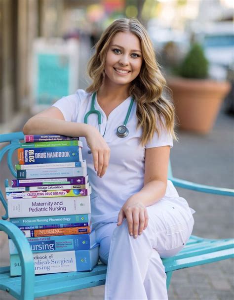 Nursing Graduation Pictures | Nursing graduation pictures, Nursing ...