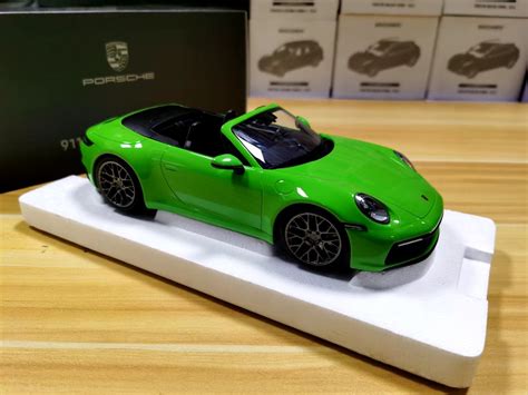 118 2020 2021 Porsche 911 Turbo 992 Cabriolet Green Diecast Car