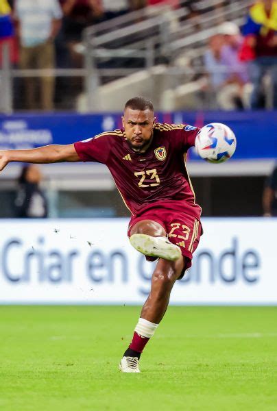 VIDEO El increíble golazo de Salomón Rondón para que Venezuela empate