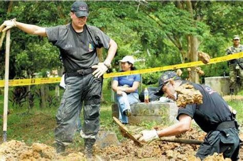 Colombia Hallan 2 000 cadáveres sin identificar en una fosa común El