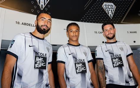 LÉcole Noir Blanc sur le maillot dAngers SCO Angers SCO