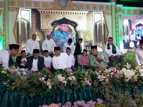 Hadir Di Haul Mbah Bisri Di Denanyar Jombang Anies Singgung Wakanda