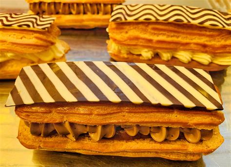 eclair pastry cake  photo  pixabay