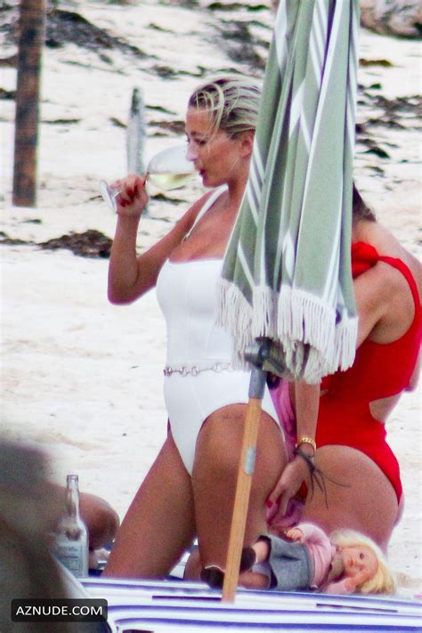 Caroline Vreeland Suffers An Unfortunate Bikini Malfunction While On Holiday In Tulum Mexico