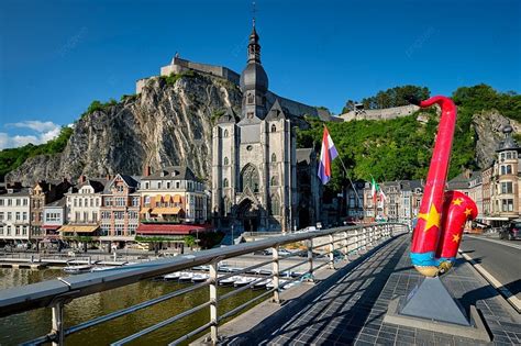 Pintoresca Ciudad De Dinant Bélgica Ciudadela Vector Fondos E Imagen