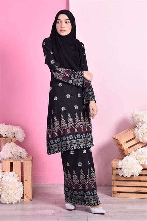 Baju Kurung Tradisional Melayu Pakaian Tradisional Melayu Perempuan