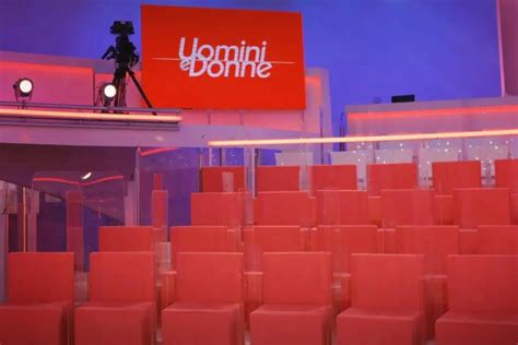 Uomini E Donne Mediaset Sospende La Messa In Onda Il Motivo Fa