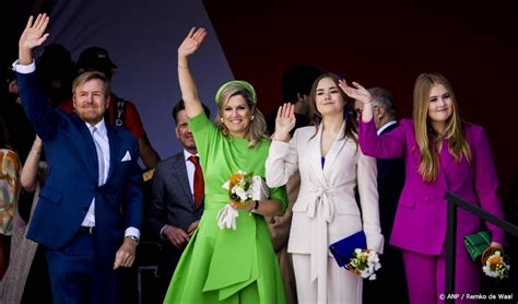 Koning Willem Alexander En Gezin Vieren Koningsdag In Emmen Nieuws Nl