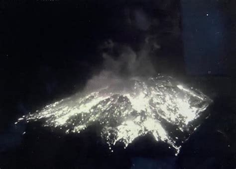 El volcán Popocatépetl continúa con su intensa actividad así se vio