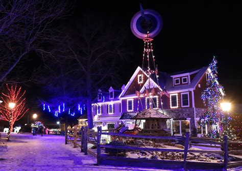 Christmas in Peddlers Village - Bucks County, Pennsylvania | Better Living