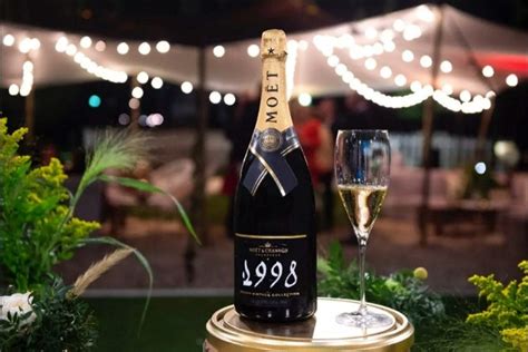 Шампанское Моет Шандон (Moët & Chandon): история, виды, с чем пить ...