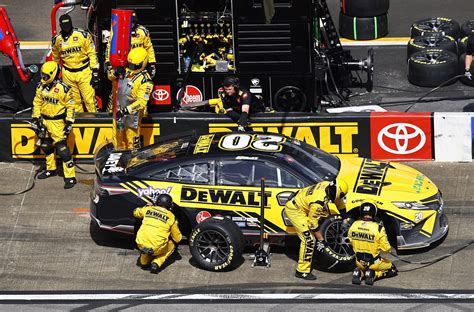 A Pro Tire Changer Explains Where Joe Gibbs Racing Has Gone Wrong