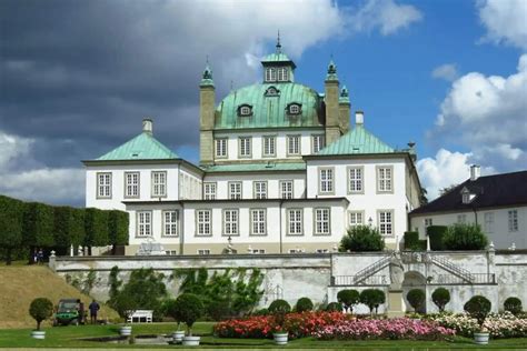 Fredensborg Palace: How To Get There And What To Expect