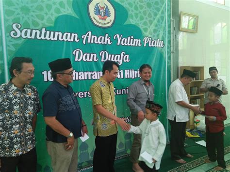 Uniku Beri Santunan 100 Anak Yatim Piatu Dan Dhuafa Universitas Kuningan