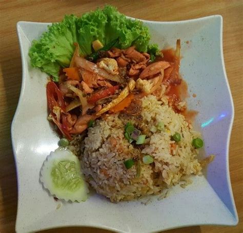 Nasi Goreng Ayam Merah - Thai Pan Seafood Nasi Goreng, Malaysian Food ...