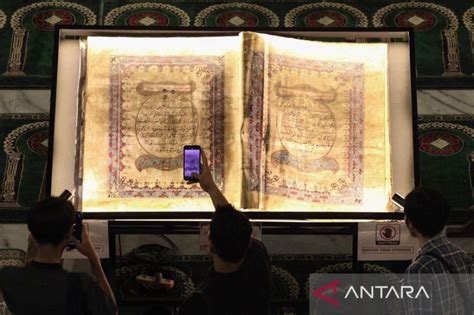 Al Quran Kuno Seberat 25 Kilogram Dipamerkan Di Masjid Nasional Al