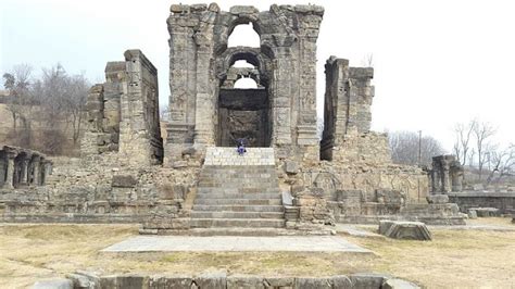 Martand Sun Temple - Kashmir | Martand Sun Temple Photos, Sightseeing ...