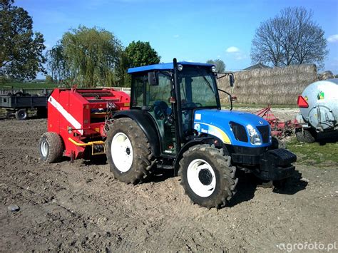 Zdjęcie traktor New Holland T4030 Deluxe i Metal Fach Z 562 id 502549