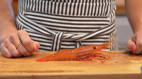 How To Peel A Spot Prawn Youtube