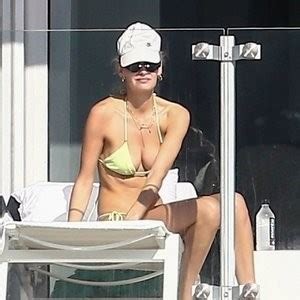 Roosmarijn De Kok Sunbathes Topless In Miami Photos Leaked Nudes