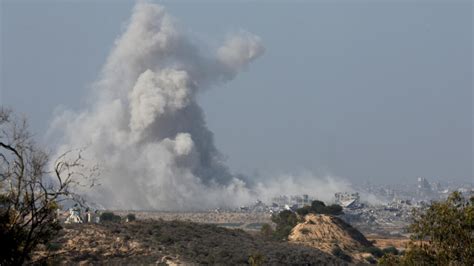 À la Une Gaza sous le feu et la fumée des bombardements Revue de