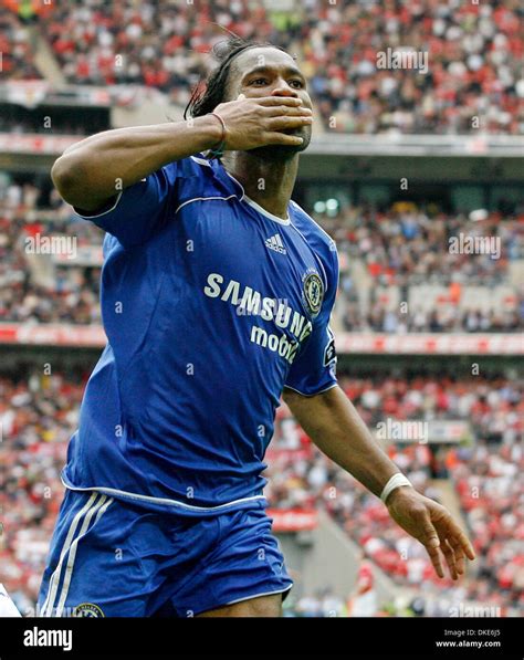 Didier Drogba Celebrates Scoring Chelseas Late Winning Goalcredit