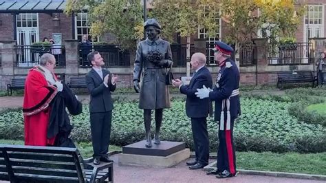 New Queen Elizabeth Ii Statue Unveiled In Newcastle The Australian