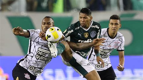 Foi vetado pelo Palmeiras e vai apitar clássico contra o Corinthians