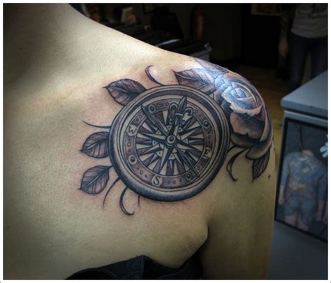 Get Awesome Compass Tattoo Designs