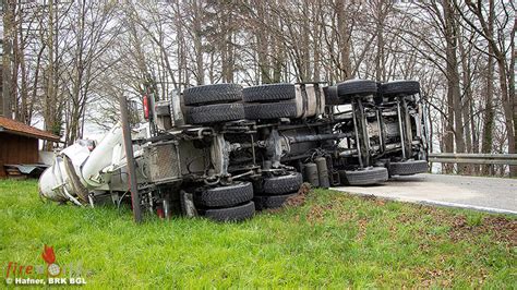 Bayern Achs Betonmischer Kommt Bei Anger Ins Schlingern Und St Rzt