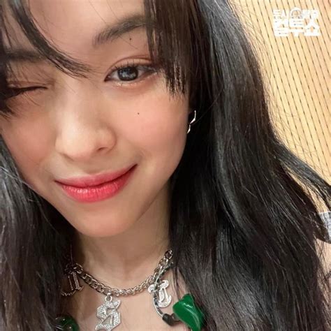 Shin Ryujin Itzy Selca Pfp Icon Kpop Itzy Diamond Necklace Necklace