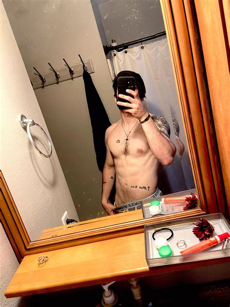 Pre Shower Selfie Nudes Hotguyswithtattoos NUDE PICS ORG