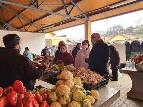 Deputatul Pmp Ionu Simionca Ast Zi N Pia A Din Rodna Agricultorii