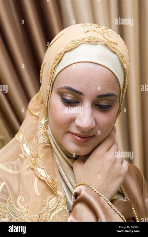 Muslim Girl With Hijab Hi Res Stock Photography And Images Alamy