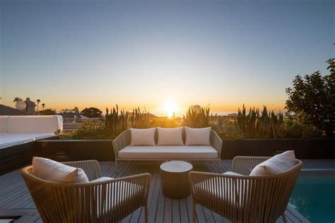 Karryn Cartoulis Remax Living