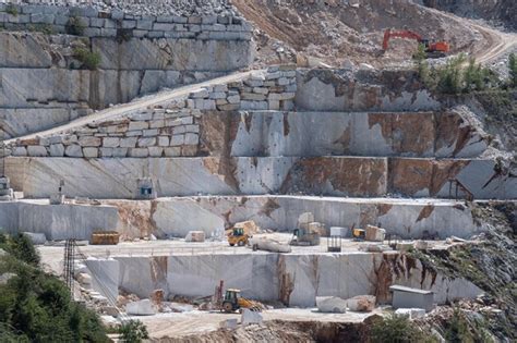 Premium Photo View Of The Carrara Marble Quarries And The Transport