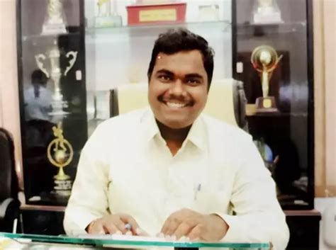 Meet Varun Baranwal From Cycle Mechanic To Ias Officer