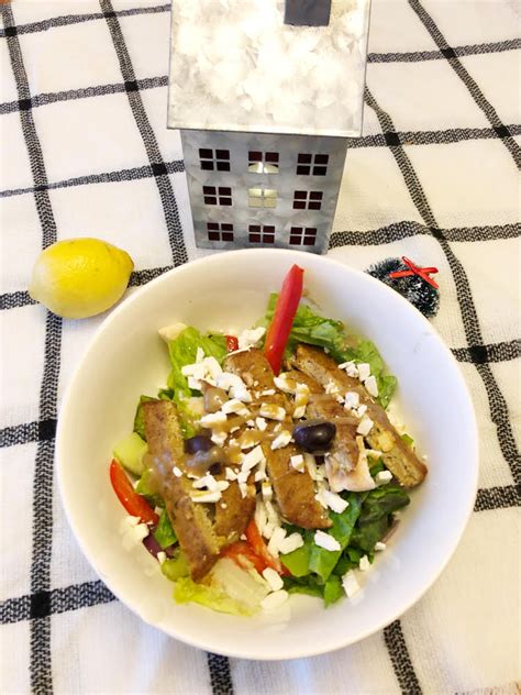Falafel Green Salad With Tahini Sauce