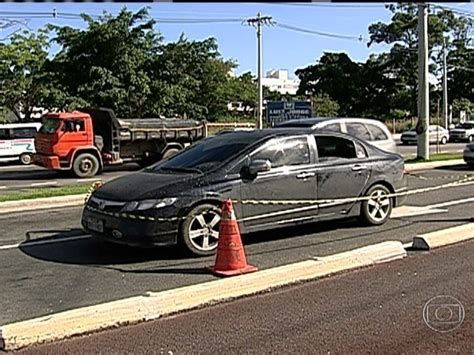 Vídeo Assaltantes Atacam Homem Que Saía De Banco Na Barra Da Tijuca