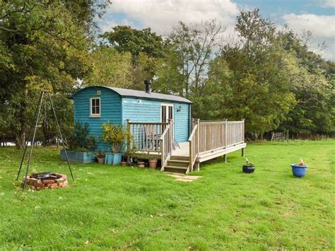 Chilsham Farm Nurseries The Shepherds Hut At Calvesfield Shaw In