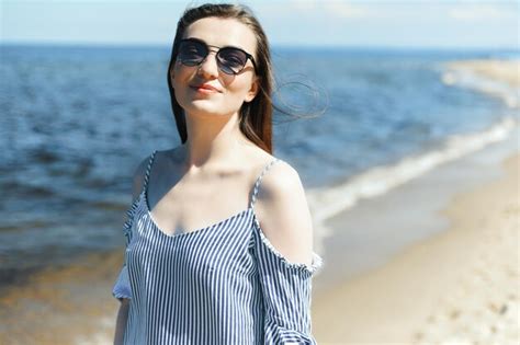 Premium Photo Portrait Of A Happy Smiling Brunette Woman Standing On