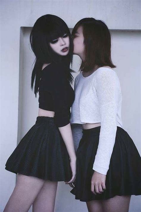 Pinterest S E N S I T I V E Cute Lesbian Couples Lesbian Girls