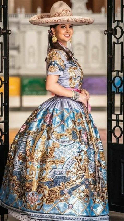 Pin De 𝓑𝓵𝓾𝓮🩵𝓡𝓸𝓼𝓮 Ii En •♫•♬•mÉxico ♥️ Lindo•♬•♫• Traje Charro De Gala Vestidos De