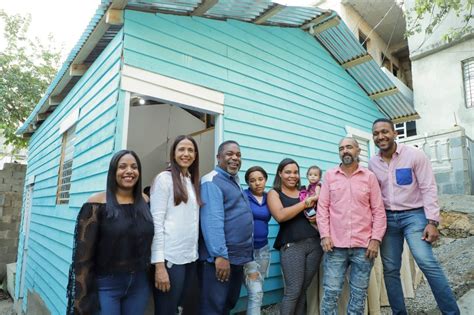 Gabinete de Política Social entrega a familia casa totalmente