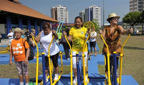 Academia Ao Ar Livre Para Idosos Conhe A Os Equipamentos