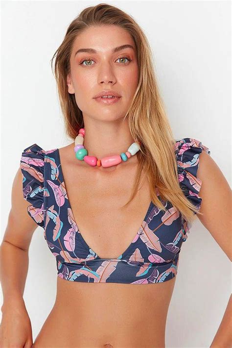 En Seksi Üçgen Bikini Üstlerini Seçtik İşte Karşınızda Yılın Favorileri ve Bol Yıldızlıları