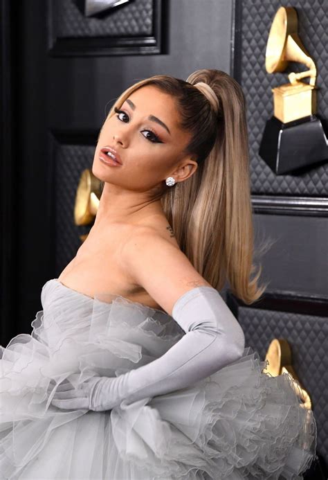 รวม 5 ลุคสุดปังจาก Ariana Grande ที่น่าลองแต่งหน้าตามสุด